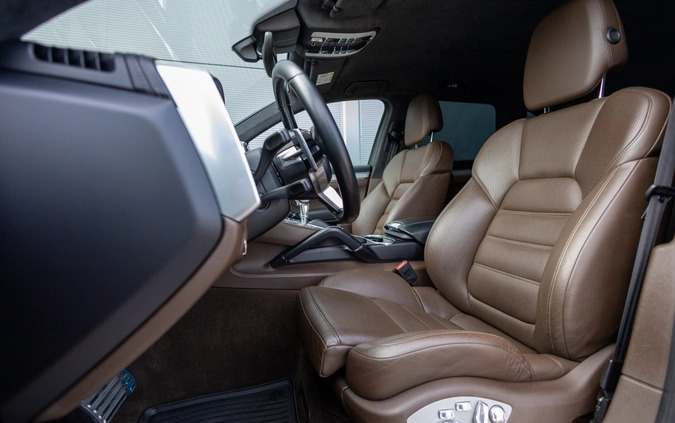 Porsche Cayenne cena 270000 przebieg: 122219, rok produkcji 2016 z Brześć Kujawski małe 631